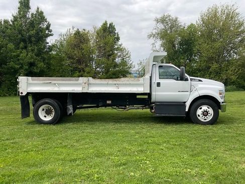 Used 2022 Ford F750 2WD Regular Cab Super Duty image 8