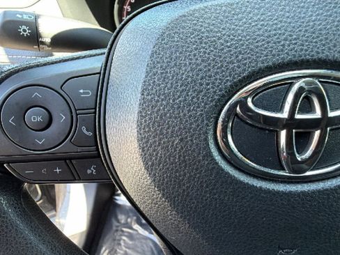 Used 2025 Toyota RAV4 XLE AWD/4WD image 19
