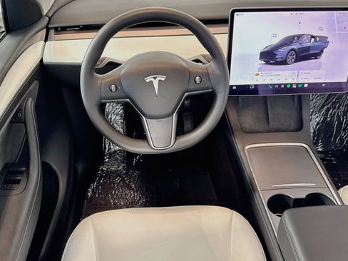 Used 2025 Tesla Model Y Long Range RWD image 20