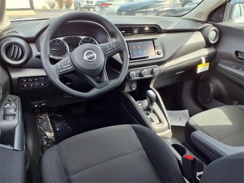 New 2025 Nissan Kicks Play S image 7