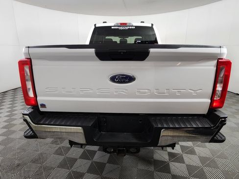 Used 2024 Ford F250 XLT w/ FX4 Off-Road Package AWD/4WD image 6
