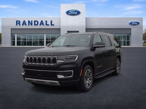 Used 2024 Jeep Wagoneer L Series II RWD image 2