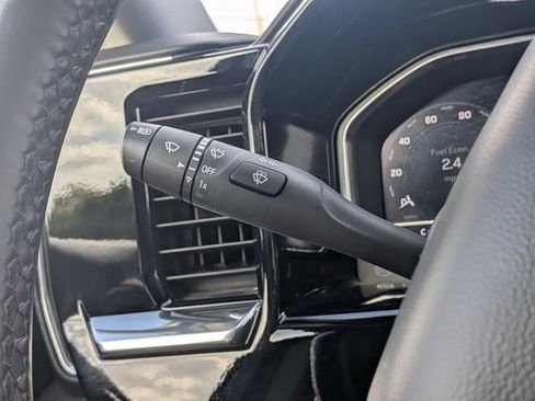 Used 2025 Chevrolet Silverado 1500 LT image 32