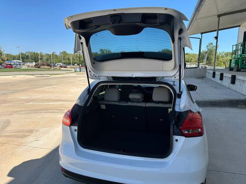 Used 2017 Ford Focus SE FWD image 16