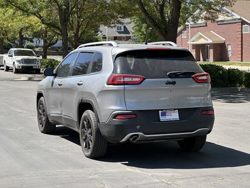 Used 2018 Jeep Cherokee Limited FWD image 7