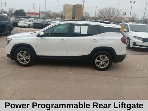Used 2024 GMC Terrain SLE w/ Driver Convenience Package image 8