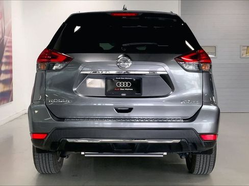 Used 2018 Nissan Rogue SV w/ Premium Package image 5