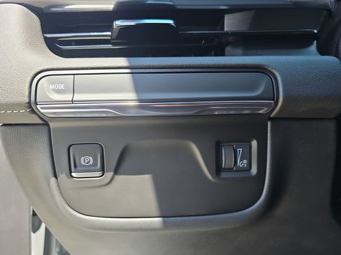 Used 2024 Cadillac Escalade Premium Luxury RWD image 31