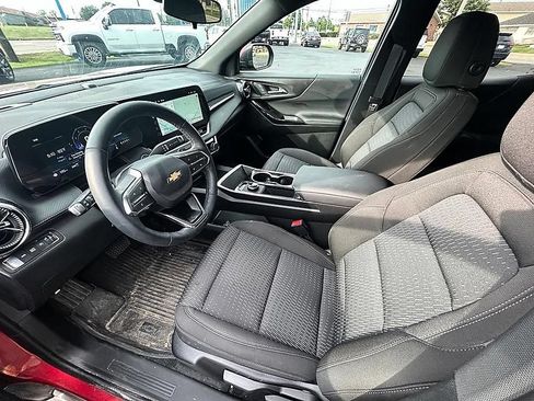 Used 2026 Chevrolet Equinox LT AWD/4WD image 9