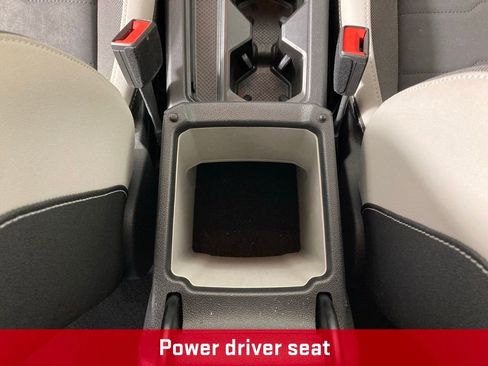 Used 2025 Volkswagen Taos SE AWD/4WD image 12