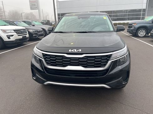 Used 2023 Kia Seltos LX AWD/4WD image 2