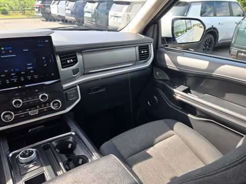 Used 2024 Ford Expedition Max XLT RWD image 11