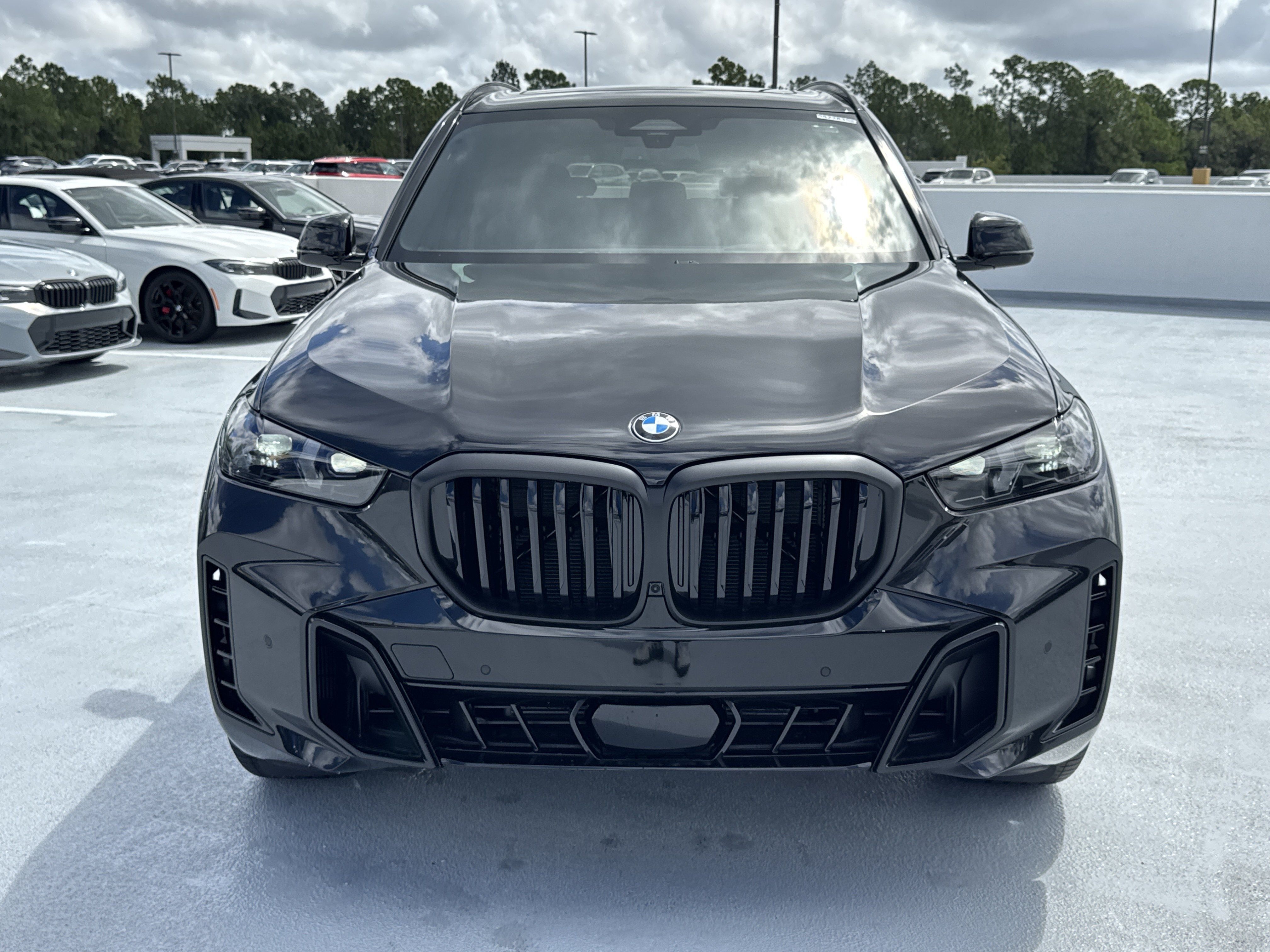 New 2026 BMW X5 xDrive40i w/ M Sport Package AWD/4WD image 2