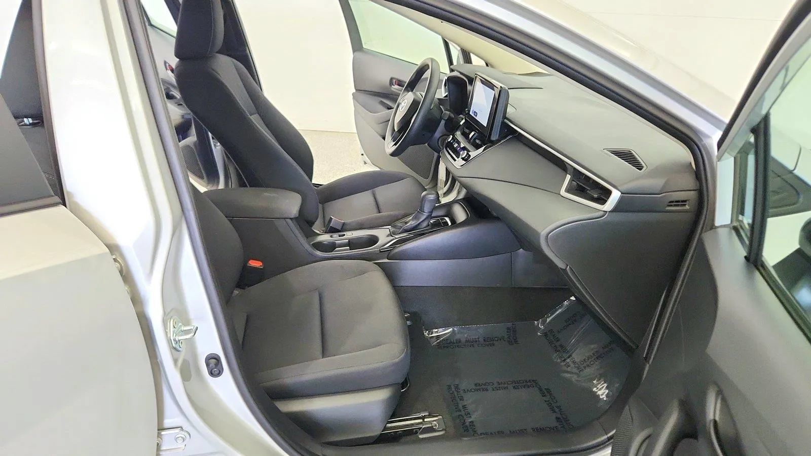 Used 2025 Toyota Corolla LE FWD image 27