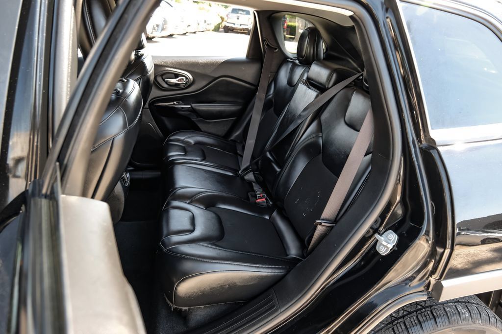 Used 2021 Jeep Cherokee Latitude Plus FWD image 37