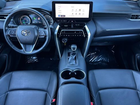 Used 2024 Toyota Venza XLE image 16
