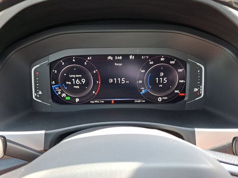 Used 2022 Volkswagen Atlas Cross Sport SE AWD/4WD image 19