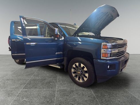 Used 2017 Chevrolet Silverado 2500 High Country AWD/4WD image 9
