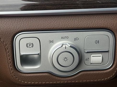 Used 2024 Mercedes-Benz GLS 450 4MATIC image 18