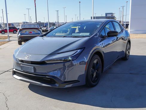 New 2026 Toyota Prius LE image 4