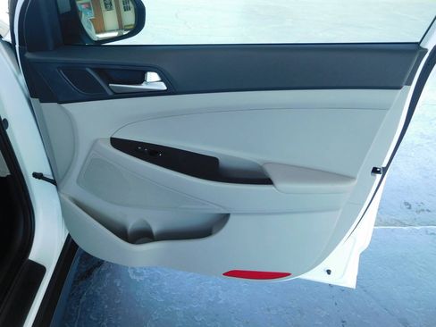Used 2019 Hyundai Tucson SE AWD/4WD image 18