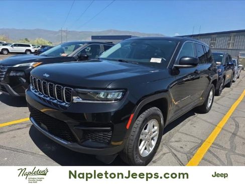 Used 2024 Jeep Grand Cherokee Laredo AWD/4WD image 1