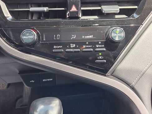 Used 2021 Toyota Camry SE FWD image 19