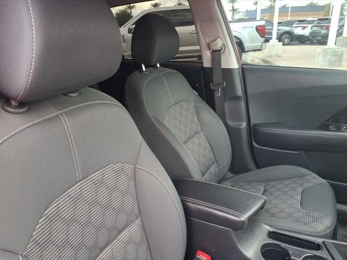 Used 2022 Kia Niro LXS w/ Digital Cluster Package image 12
