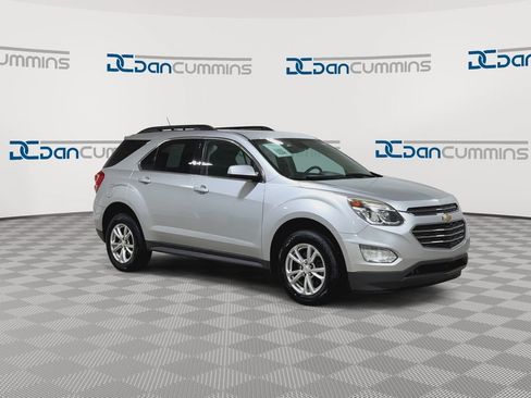 Used 2017 Chevrolet Equinox LT w/ Convenience Package FWD image 2