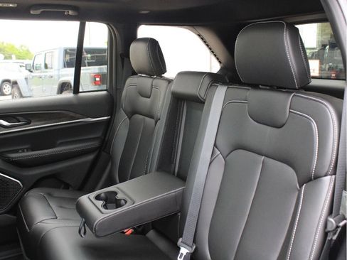 New 2026 Jeep Grand Cherokee Limited w/ Limited Altitude Package AWD/4WD image 33
