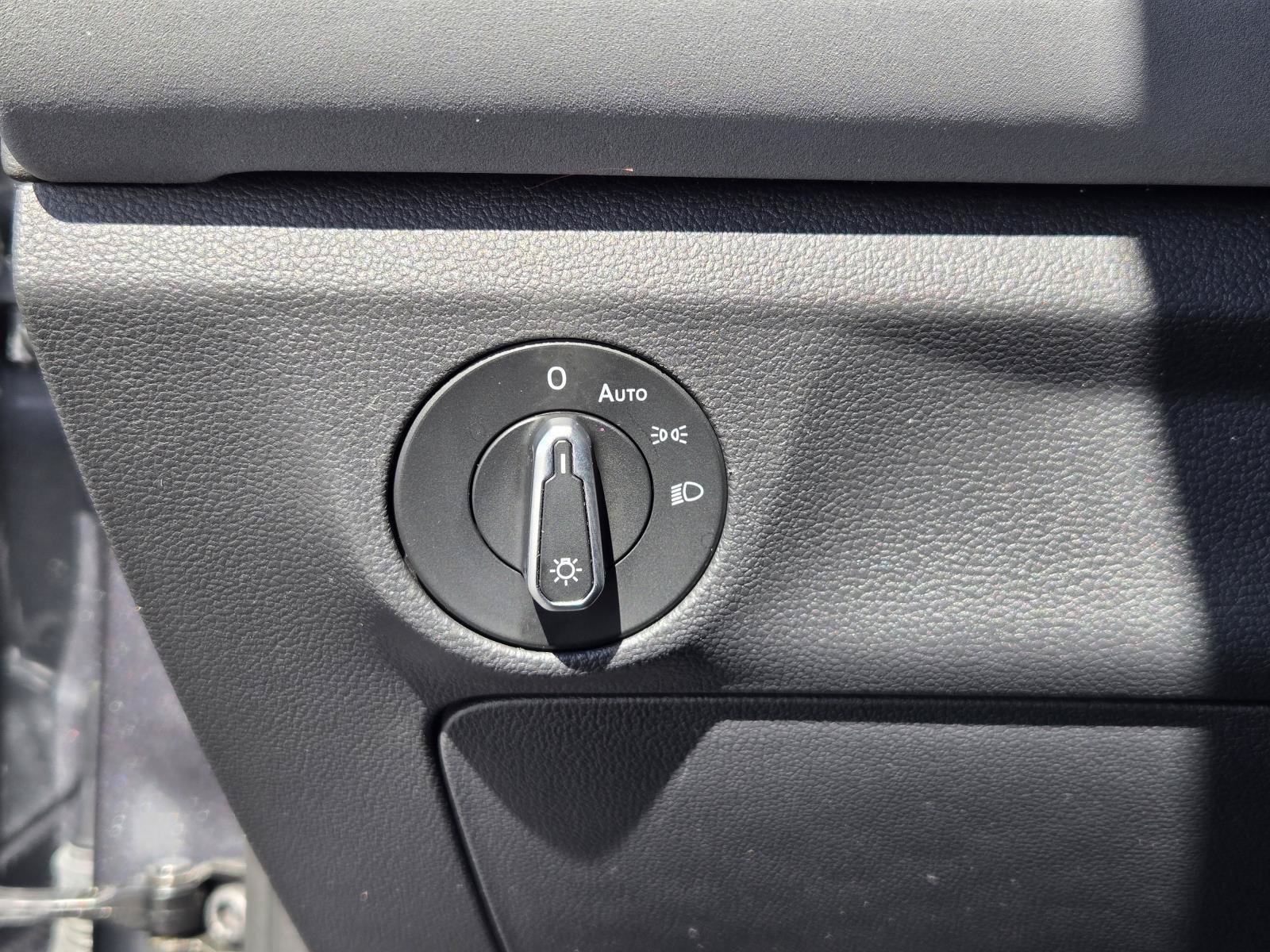 Used 2025 Volkswagen Jetta SE FWD image 18