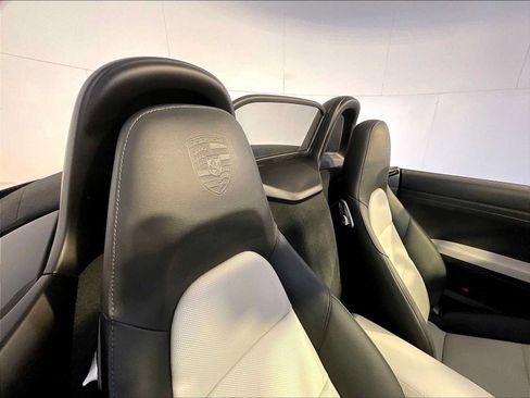 Used 2022 Porsche 718 Boxster RWD image 23