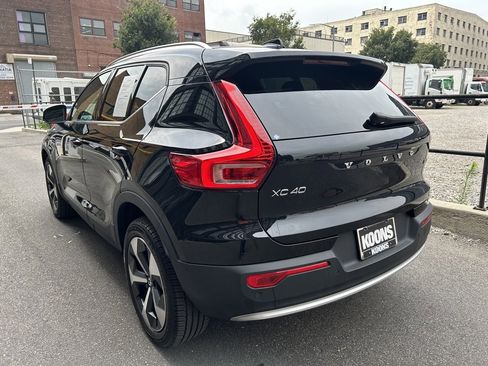 Certified 2025 Volvo XC40 B5 Plus w/ Climate Package image 9