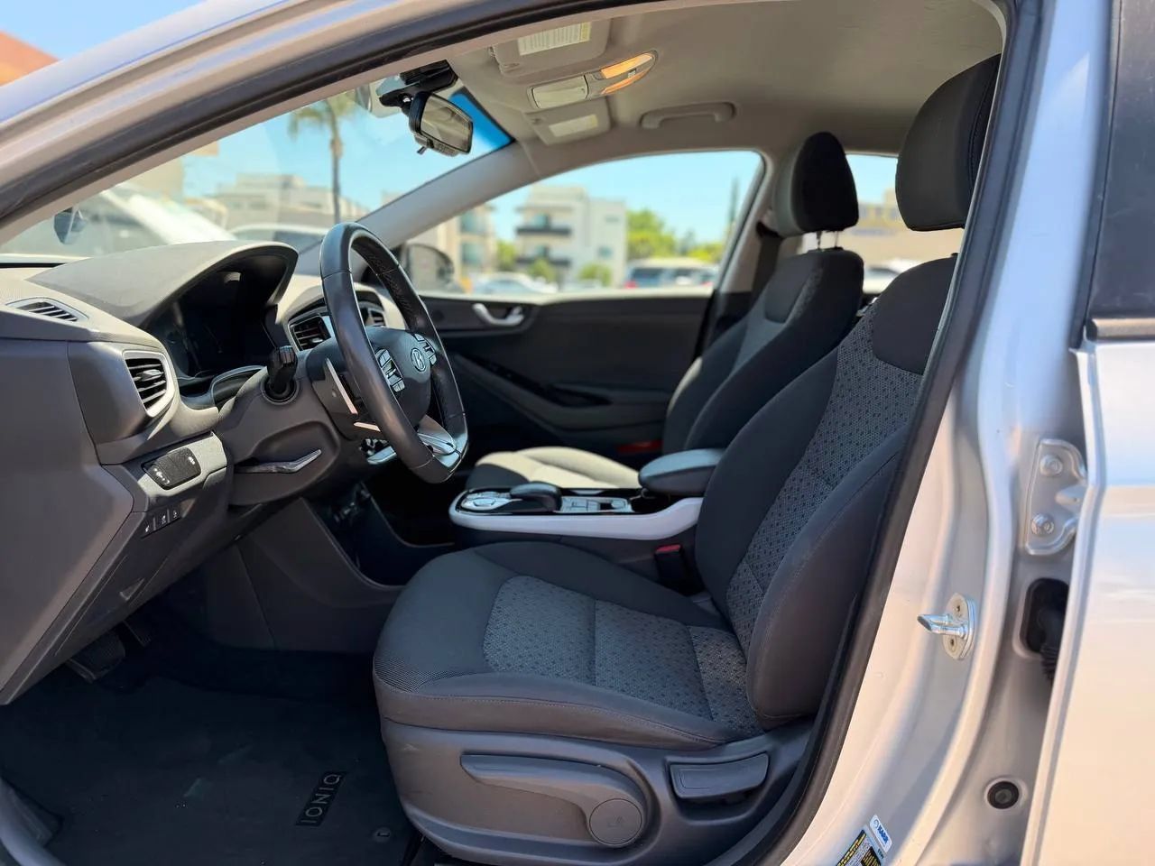 Used 2019 Hyundai Ioniq Electric FWD image 23