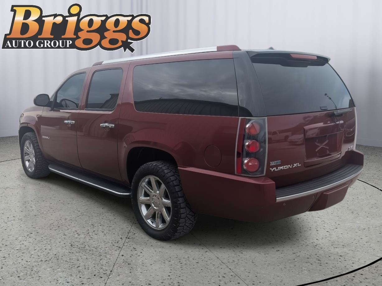 Used 2011 GMC Yukon XL Denali AWD/4WD image 3