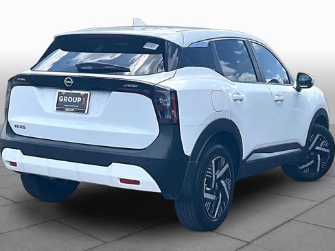 Used 2025 Nissan Kicks SV w/ Charging Package FWD image 13
