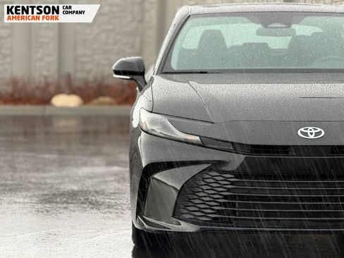 Used 2025 Toyota Camry LE image 16