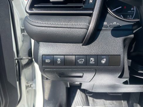 Used 2022 Toyota Camry SE FWD image 6