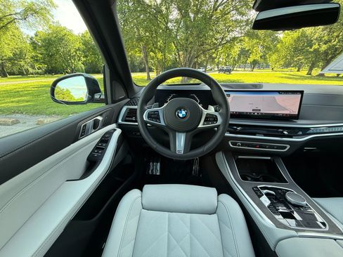 Used 2024 BMW X5 sDrive40i w/ M Sport Package RWD image 19