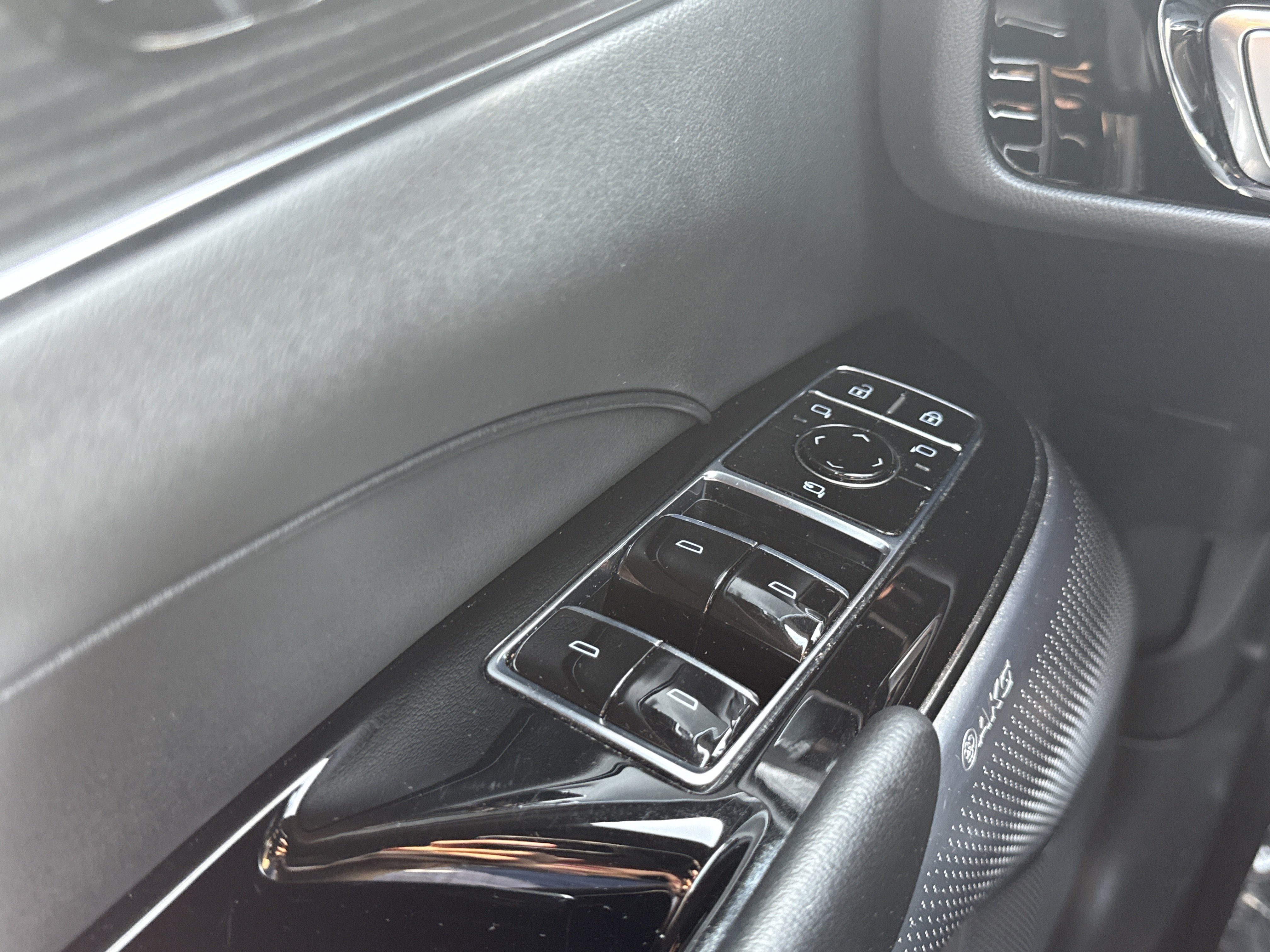 Used 2024 Cadillac Lyriq Luxury AWD/4WD image 30