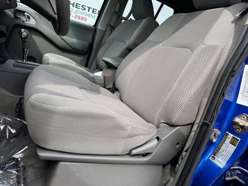 Used 2012 Nissan Frontier SV AWD/4WD image 5