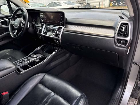 Used 2022 Kia Sorento S FWD image 15