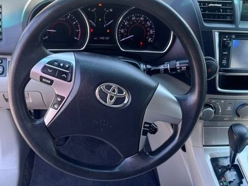 Used 2013 Toyota Highlander 4WD w/ Cold Weather Pkg image 8