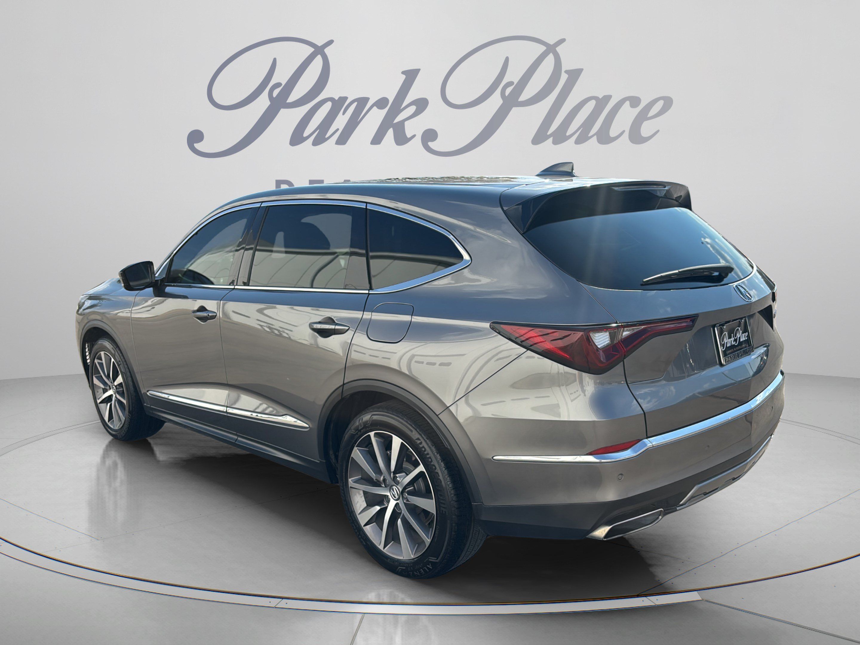 Used 2025 Acura MDX w/ Technology Package FWD image 3