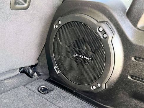 Used 2019 Jeep Wrangler Unlimited Sahara w/ Uconnect 4C Nav & Sound Group AWD/4WD image 11