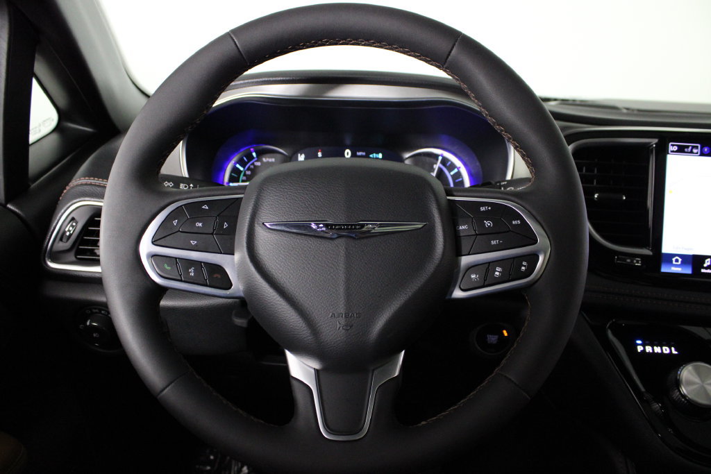 Used 2025 Chrysler Pacifica Pinnacle FWD image 26