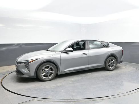 Used 2025 Kia K4 FWD image 9