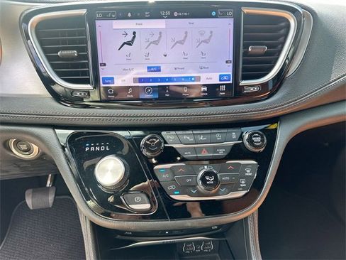 Used 2024 Chrysler Pacifica Pinnacle image 21