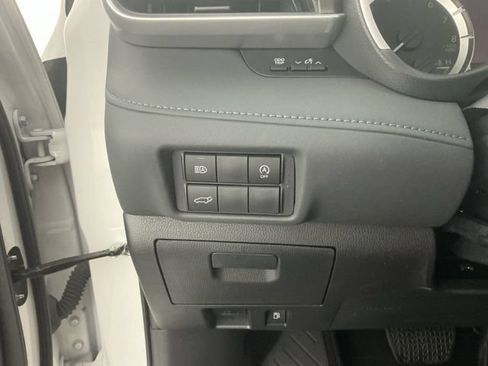 Used 2023 Toyota Highlander XLE AWD/4WD image 26