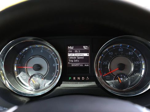 Used 2013 Chrysler Town & Country Touring FWD image 28